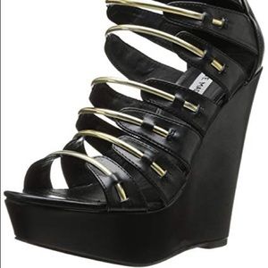 Steve Madden leather black & gold wedges